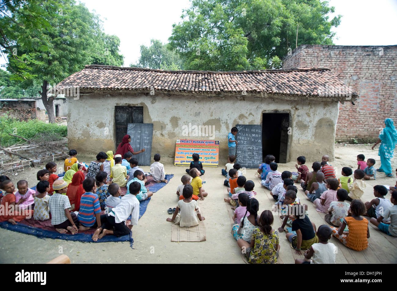 indian-village-school-uttar-pradesh-india-asia-DH1JPH